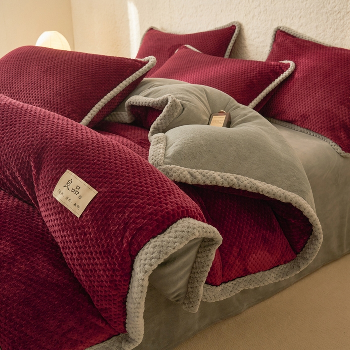 91家纺网 家纺一手货源 找家纺 早晨家纺 2025新款尚流款牛奶绒提花四件套 尚流-酒红