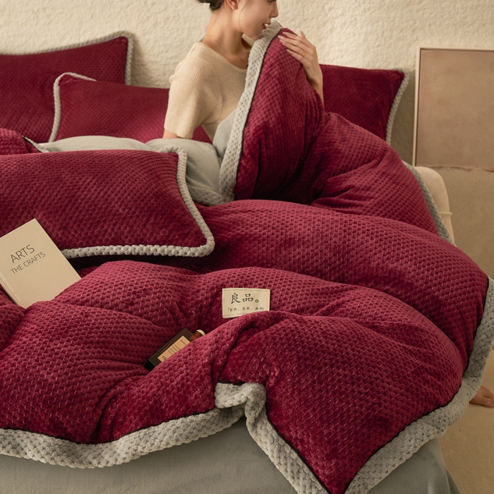 91家纺网 家纺一手货源 找家纺 早晨家纺 2025新款尚流款牛奶绒提花四件套 尚流-酒红