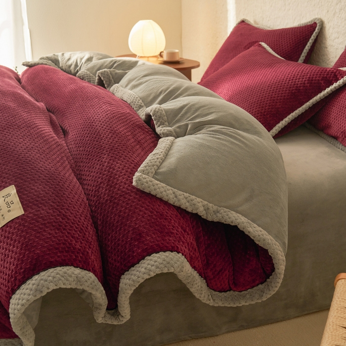 91家纺网 家纺一手货源 找家纺 早晨家纺 2025新款尚流款牛奶绒提花四件套 尚流-酒红