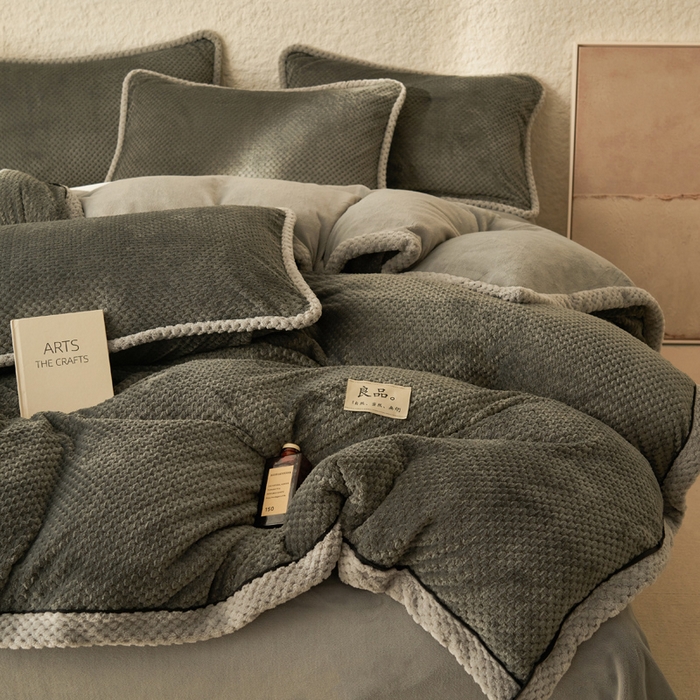 91家纺网 家纺一手货源 找家纺 早晨家纺 2025新款尚流款牛奶绒提花四件套 尚流-深灰