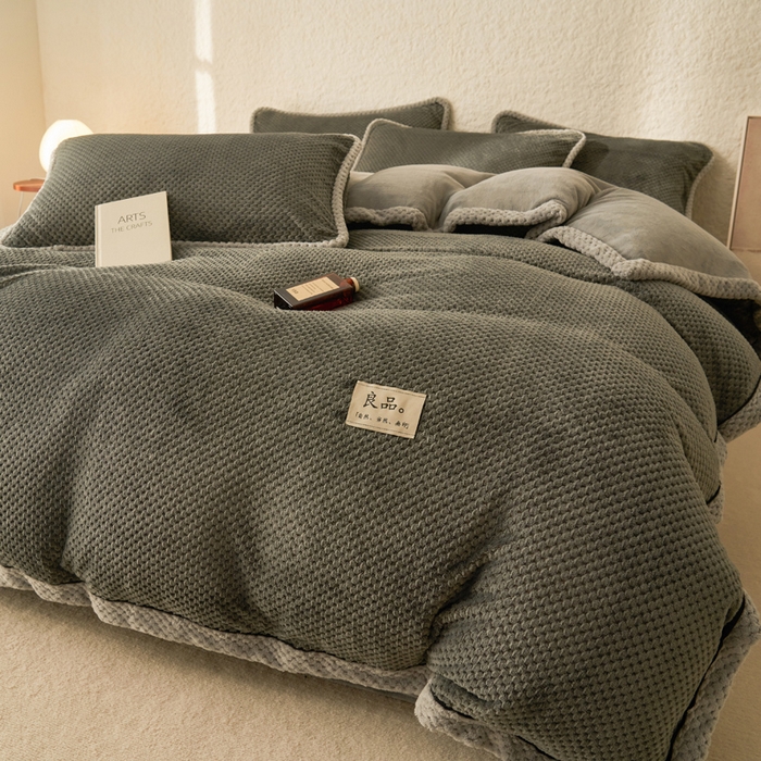 91家纺网 家纺一手货源 找家纺 早晨家纺 2025新款尚流款牛奶绒提花四件套 尚流-深灰