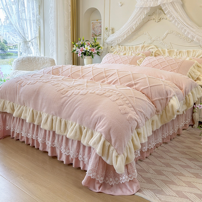 91家纺网 家纺一手货源 找家纺 （总）宜凡家纺 2025新款兔绒提花牛奶绒夹棉床盖四件套（森林密语）