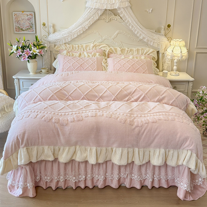 91家纺网 家纺一手货源 找家纺 （总）宜凡家纺 2025新款兔绒提花牛奶绒夹棉床盖四件套（森林密语）