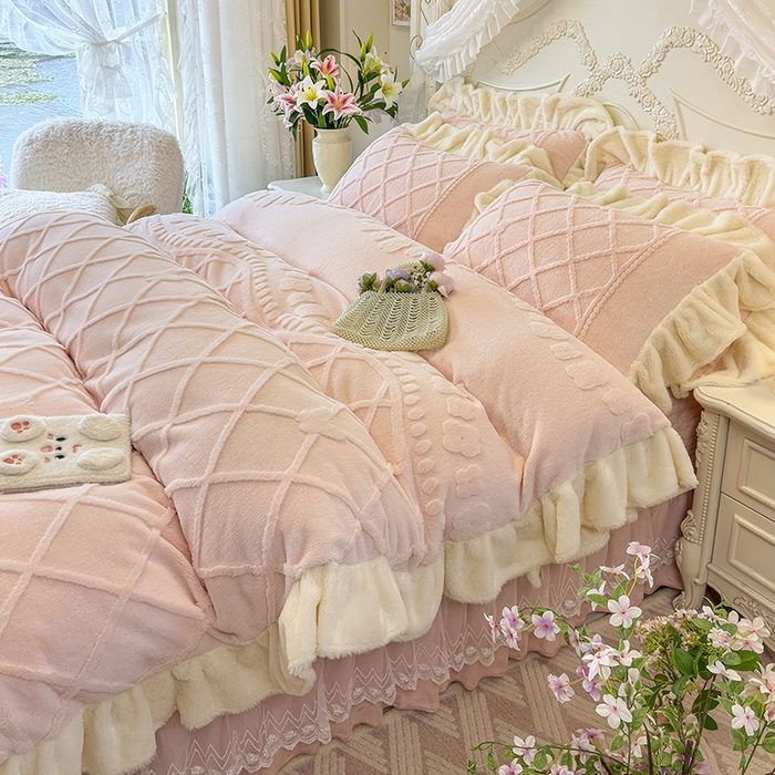 91家纺网 家纺一手货源 找家纺 （总）宜凡家纺 2025新款兔绒提花牛奶绒夹棉床盖四件套（森林密语）