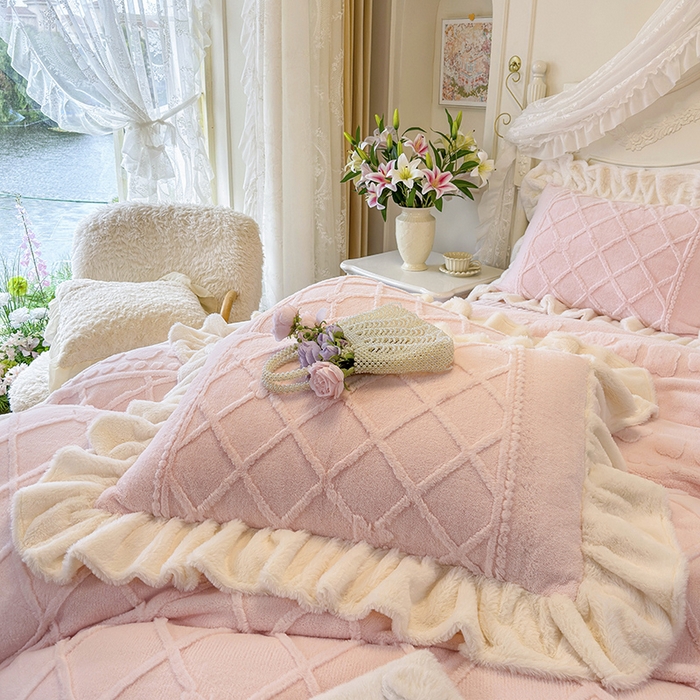 91家纺网 家纺一手货源 找家纺 （总）宜凡家纺 2025新款兔绒提花牛奶绒夹棉床盖四件套（森林密语）