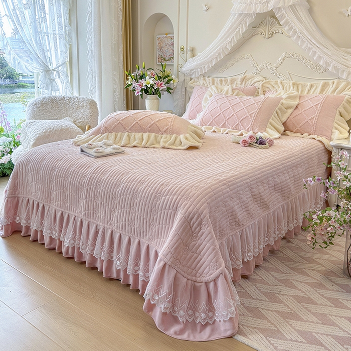 91家纺网 家纺一手货源 找家纺 （总）宜凡家纺 2025新款兔绒提花牛奶绒夹棉床盖四件套（森林密语）