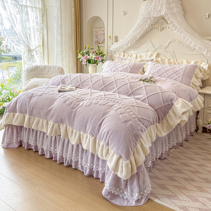 91家纺网 家纺一手货源 找家纺 宜凡家纺 2025新款兔绒提花牛奶绒夹棉床盖四件套（森林密语） 森林密语 浅紫