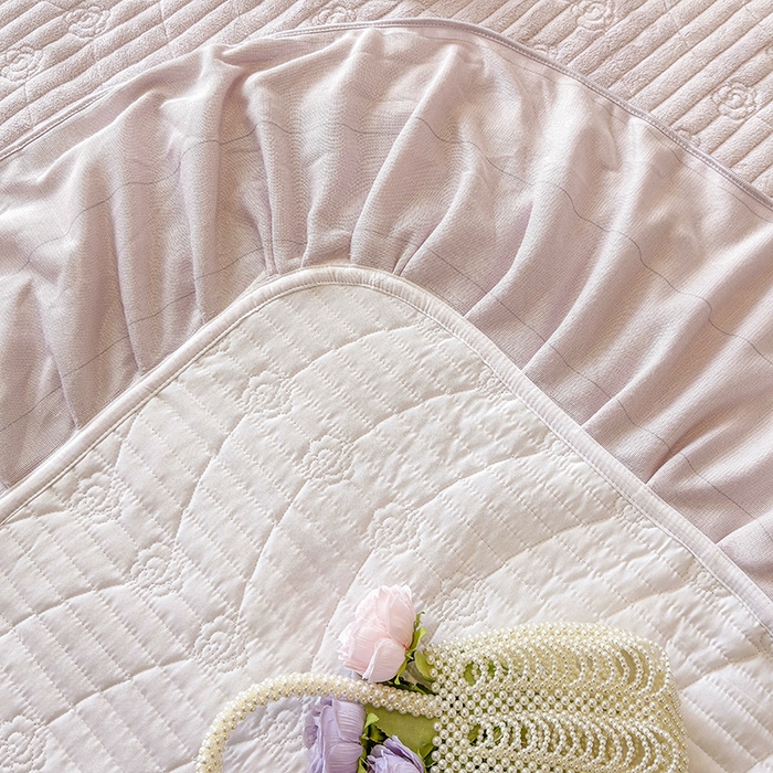 91家纺网 家纺一手货源 找家纺 宜凡家纺 2025新款兔绒提花牛奶绒夹棉床盖四件套（森林密语） 森林密语 浅紫