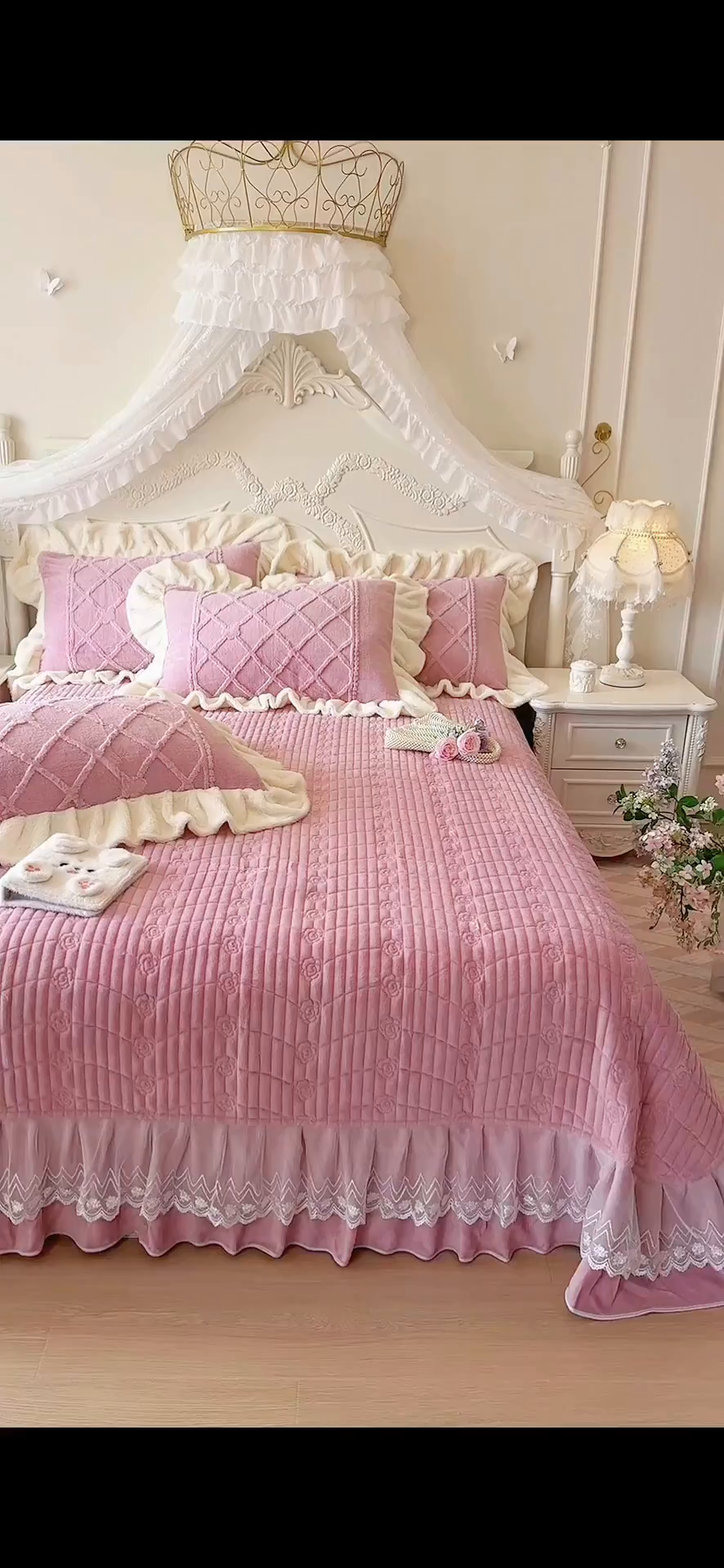 91家纺网 家纺一手货源 找家纺 宜凡家纺 2025新款兔绒提花牛奶绒夹棉床盖四件套（森林密语） 森林密语 豆沙紫