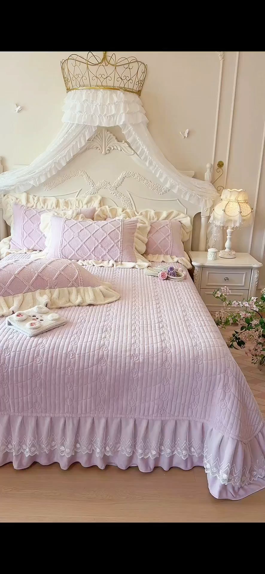 91家纺网 家纺一手货源 找家纺 宜凡家纺 2025新款兔绒提花牛奶绒夹棉床盖四件套（森林密语） 森林密语 浅紫