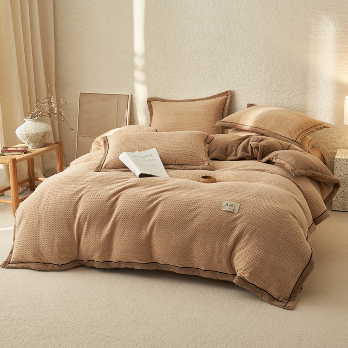 91家纺网 家纺一手货源 找家纺 早晨家纺 2025新款青沐款牛奶绒提花四件套 青沐-米驼