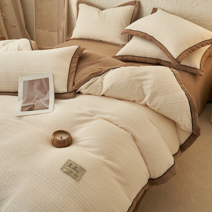 91家纺网 家纺一手货源 找家纺 早晨家纺 2025新款青沐款牛奶绒提花四件套 青沐-奶昔白