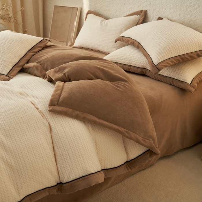 91家纺网 家纺一手货源 找家纺 早晨家纺 2025新款青沐款牛奶绒提花四件套 青沐-奶昔白