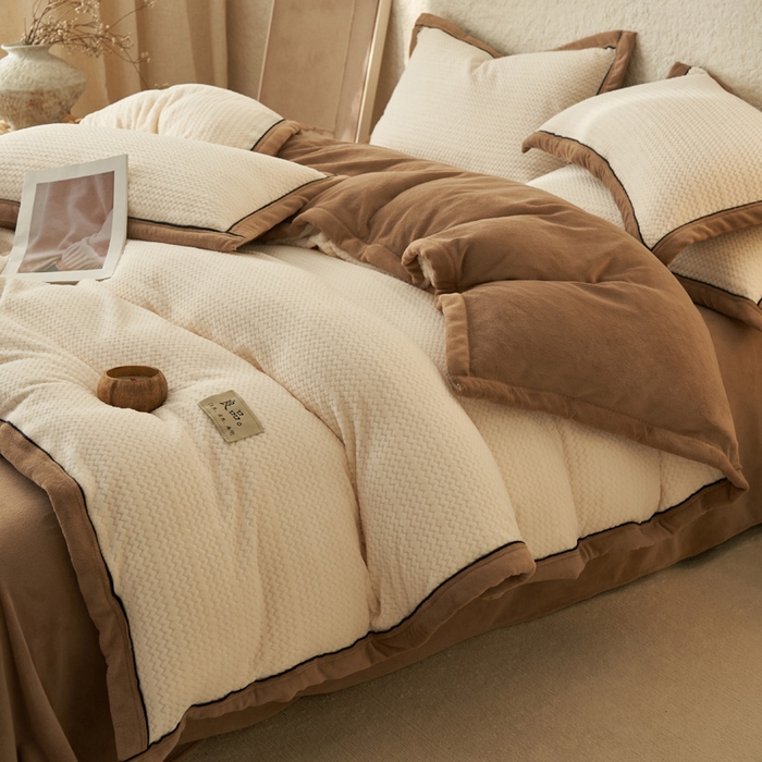 91家纺网 家纺一手货源 找家纺 早晨家纺 2025新款青沐款牛奶绒提花四件套 青沐-奶昔白