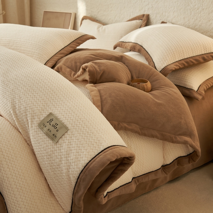 91家纺网 家纺一手货源 找家纺 早晨家纺 2025新款青沐款牛奶绒提花四件套 青沐-奶昔白