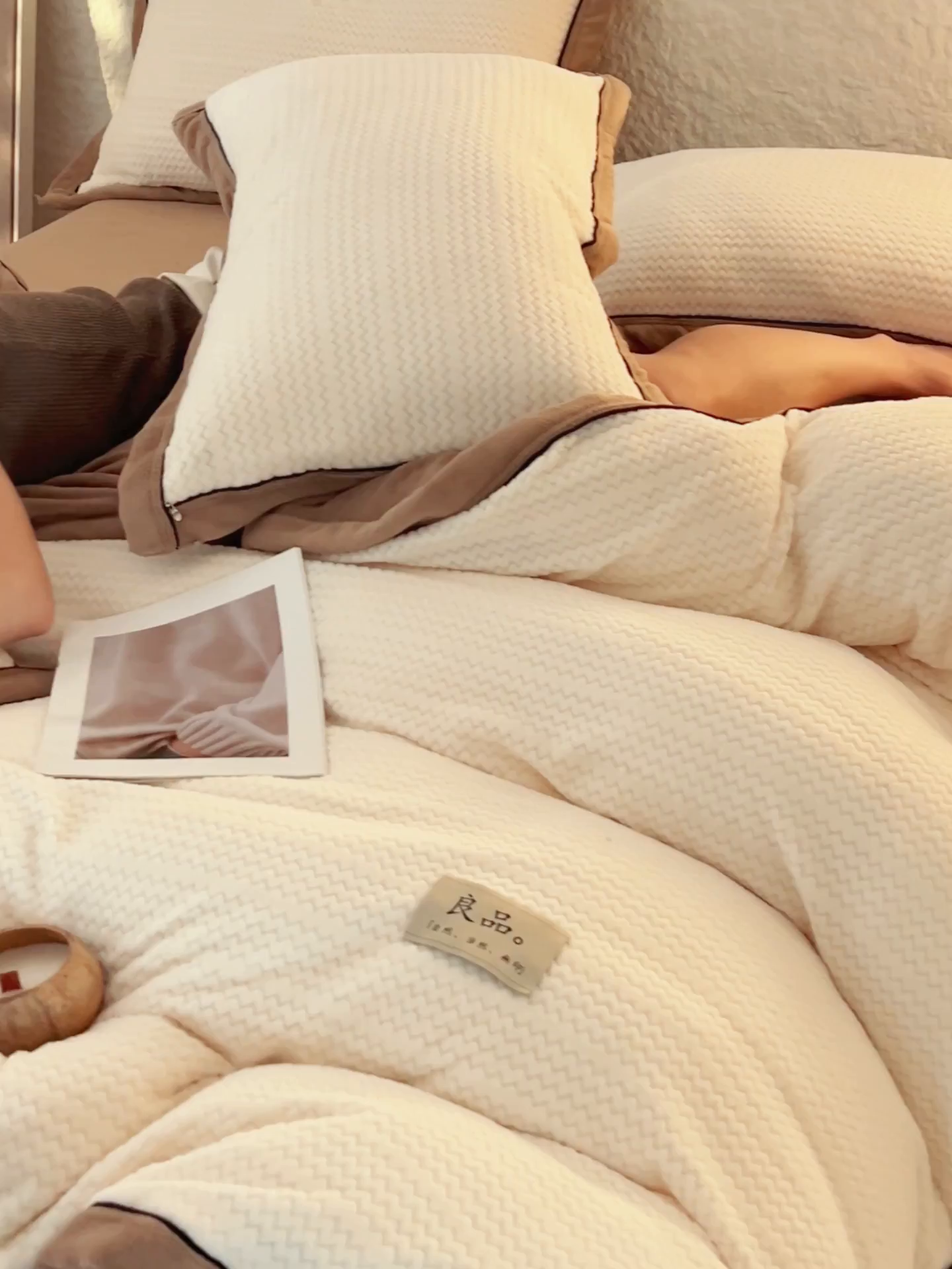 91家纺网 家纺一手货源 找家纺 早晨家纺 2025新款青沐款牛奶绒提花四件套 青沐-奶昔白