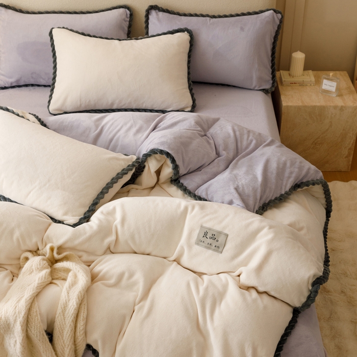 91家纺网 家纺一手货源 找家纺 早晨家纺 2025新款牛奶绒双拼四件套 双拼奶白+浅紫