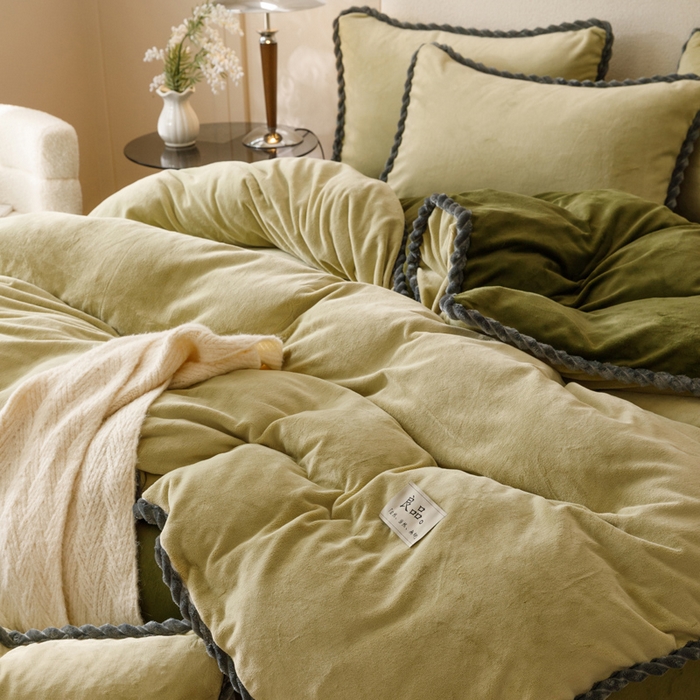 91家纺网 家纺一手货源 找家纺 早晨家纺 2025新款牛奶绒双拼四件套 双拼浅水绿+橄榄绿