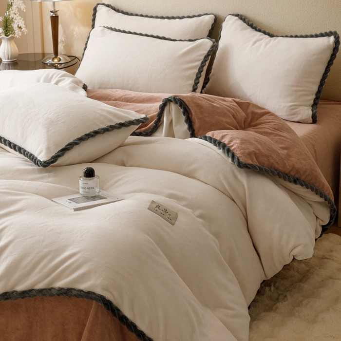 91家纺网 家纺一手货源 找家纺 早晨家纺 2025新款牛奶绒双拼四件套 双拼奶白+奶茶咖