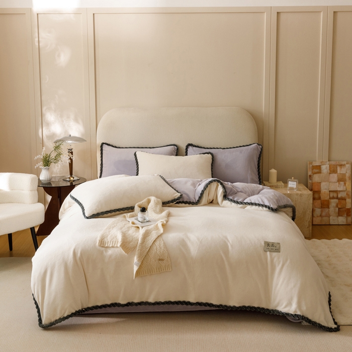 91家纺网 家纺一手货源 找家纺 早晨家纺 2025新款牛奶绒双拼四件套 双拼奶白+浅紫