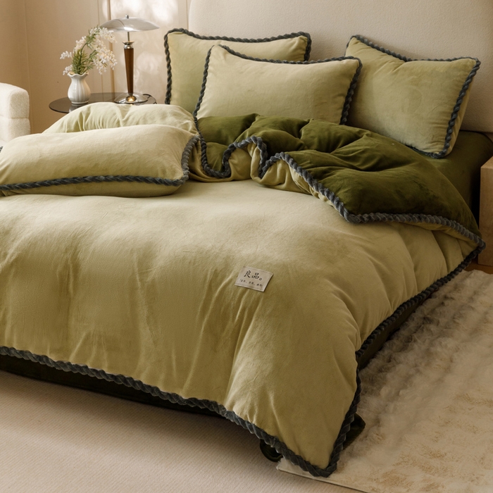 91家纺网 家纺一手货源 找家纺 早晨家纺 2025新款牛奶绒双拼四件套 双拼浅水绿+橄榄绿