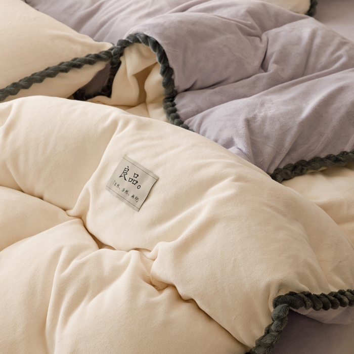 91家纺网 家纺一手货源 找家纺 早晨家纺 2025新款牛奶绒双拼四件套 双拼奶白+浅紫