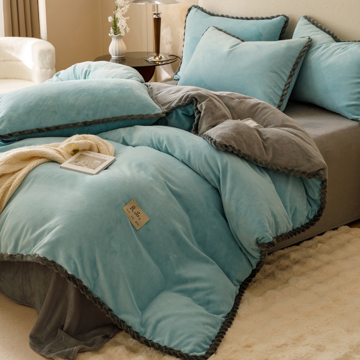 91家纺网 家纺一手货源 找家纺 早晨家纺 2025新款牛奶绒双拼四件套 双拼孔蓝+浅灰