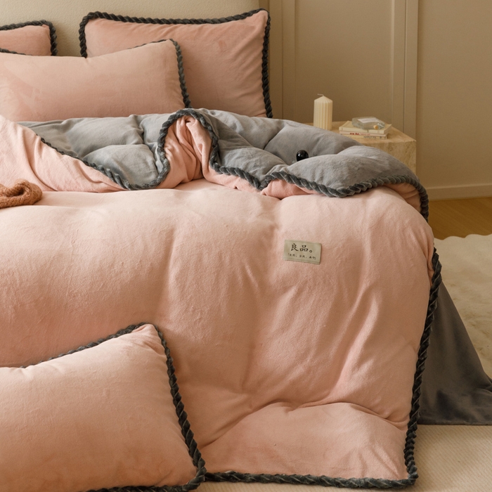 91家纺网 家纺一手货源 找家纺 早晨家纺 2025新款牛奶绒双拼四件套 双拼玉色+浅灰