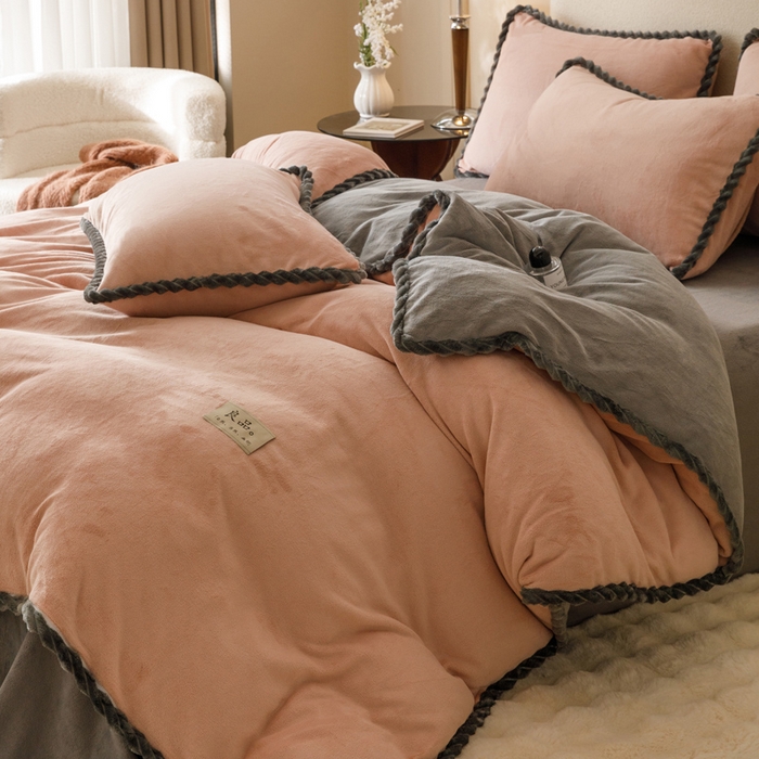 91家纺网 家纺一手货源 找家纺 早晨家纺 2025新款牛奶绒双拼四件套 双拼玉色+浅灰