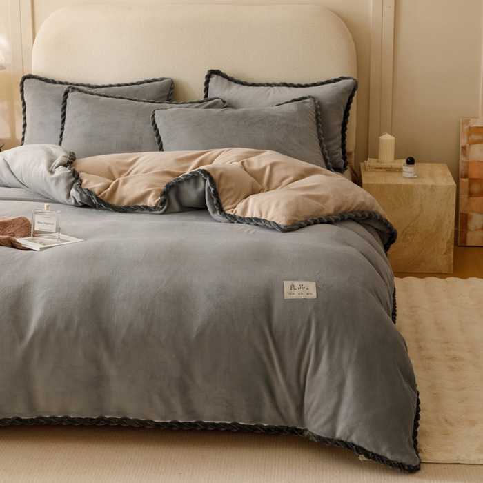 91家纺网 家纺一手货源 找家纺 早晨家纺 2025新款牛奶绒双拼四件套 双拼浅灰+米驼