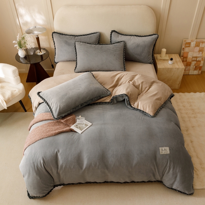 91家纺网 家纺一手货源 找家纺 早晨家纺 2025新款牛奶绒双拼四件套 双拼浅灰+米驼