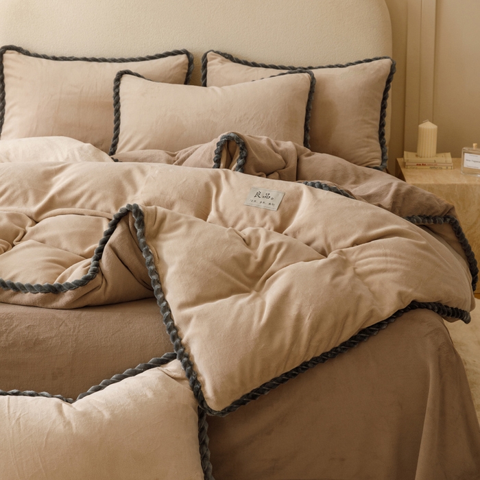 91家纺网 家纺一手货源 找家纺 早晨家纺 2025新款牛奶绒双拼四件套 双拼米驼+奶茶咖