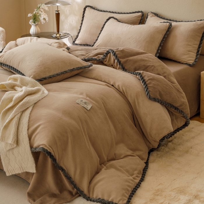 91家纺网 家纺一手货源 找家纺 早晨家纺 2025新款牛奶绒双拼四件套 双拼米驼+奶茶咖