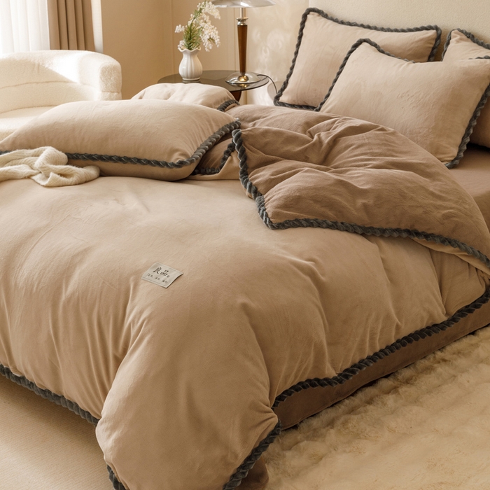 91家纺网 家纺一手货源 找家纺 早晨家纺 2025新款牛奶绒双拼四件套 双拼米驼+奶茶咖