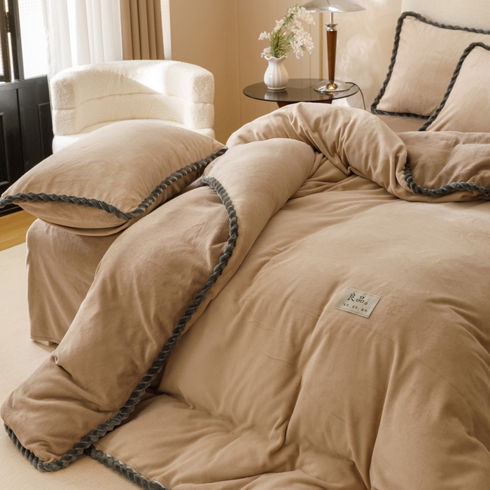 91家纺网 家纺一手货源 找家纺 早晨家纺 2025新款牛奶绒双拼四件套 双拼米驼+奶茶咖