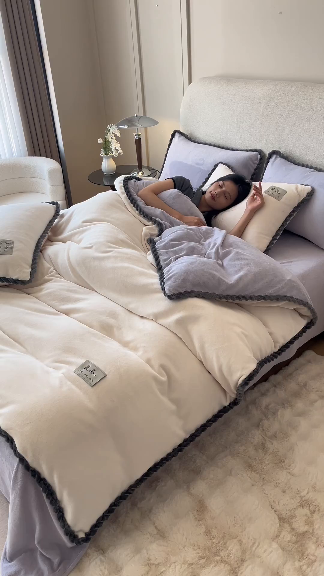 91家纺网 家纺一手货源 找家纺 早晨家纺 2025新款牛奶绒双拼四件套 双拼奶白+浅紫