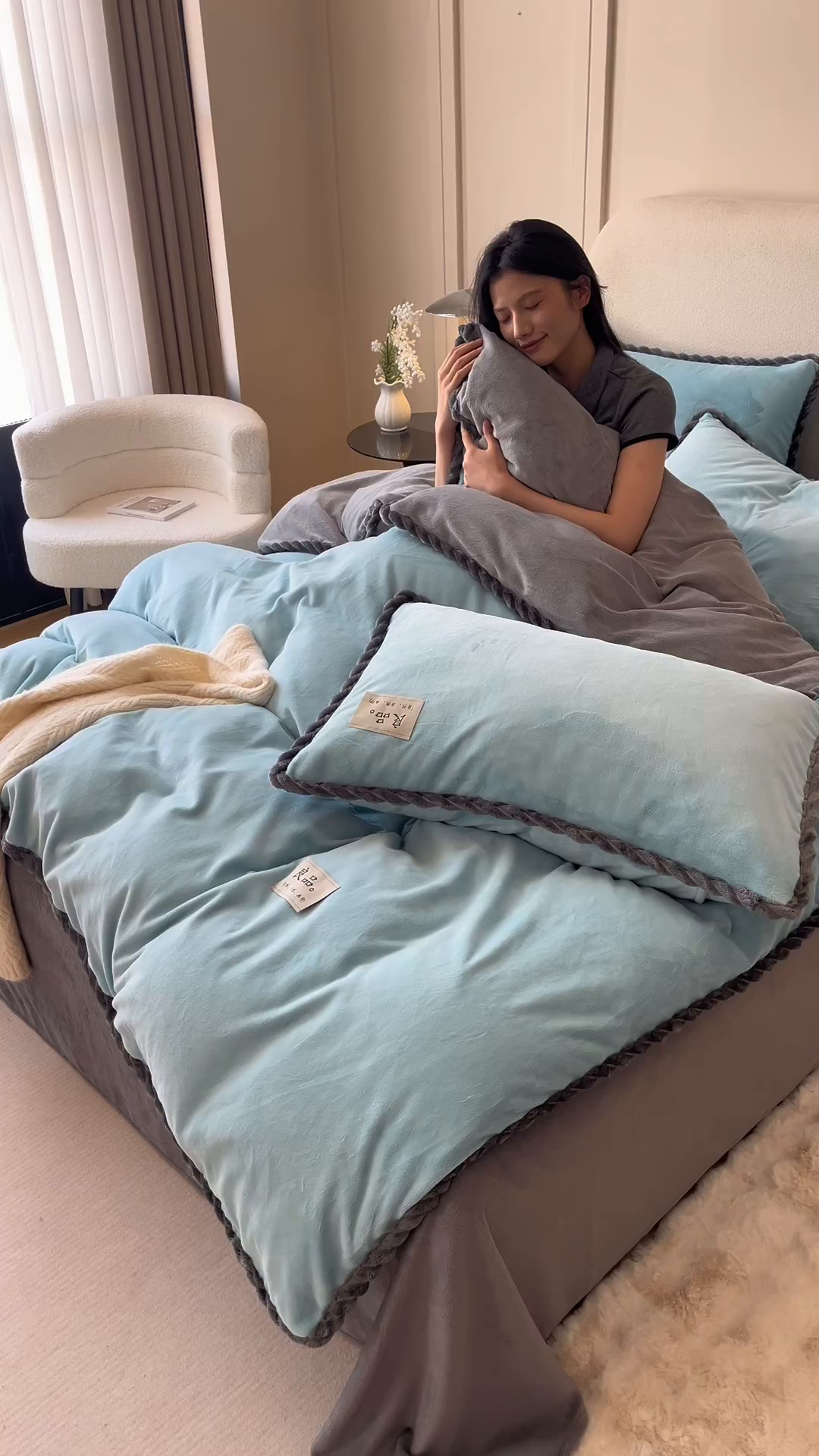 91家纺网 家纺一手货源 找家纺 早晨家纺 2025新款牛奶绒双拼四件套 双拼孔蓝+浅灰