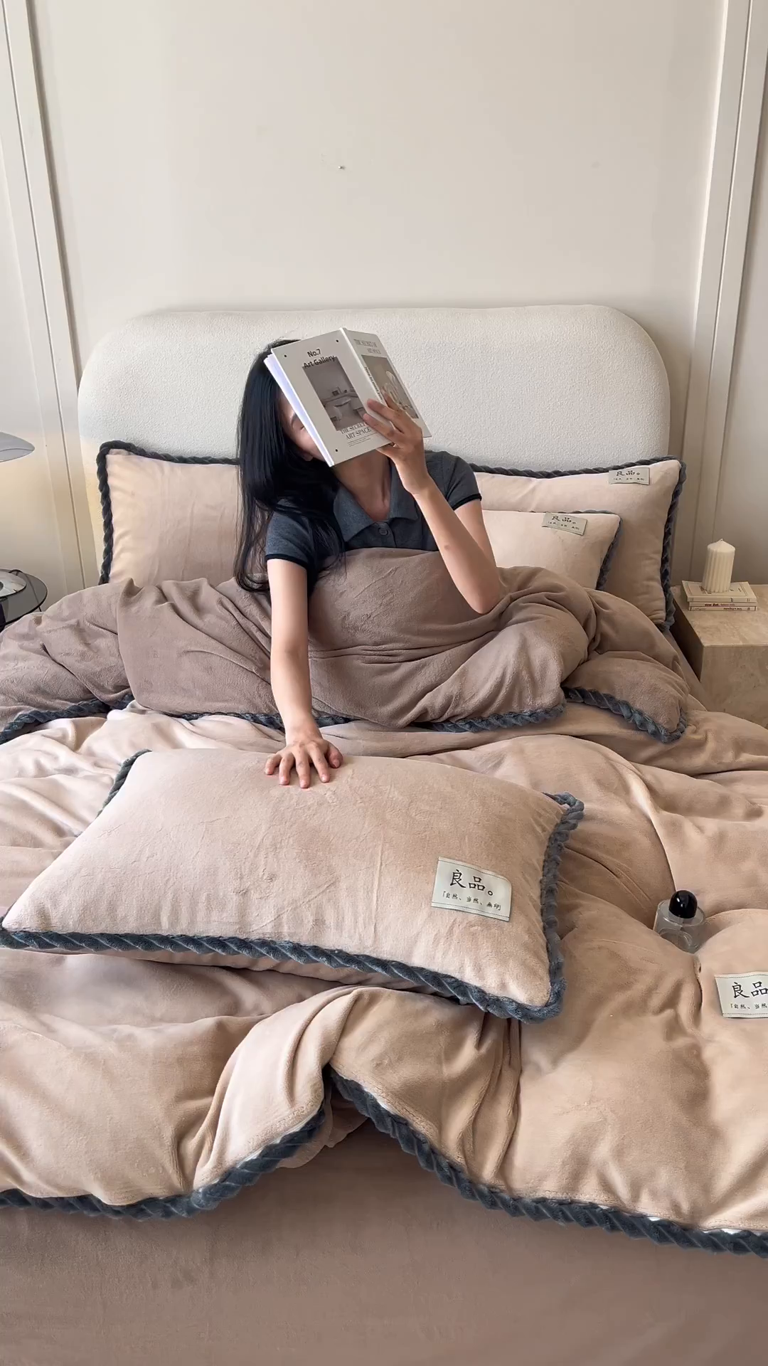 91家纺网 家纺一手货源 找家纺 早晨家纺 2025新款牛奶绒双拼四件套 双拼米驼+奶茶咖