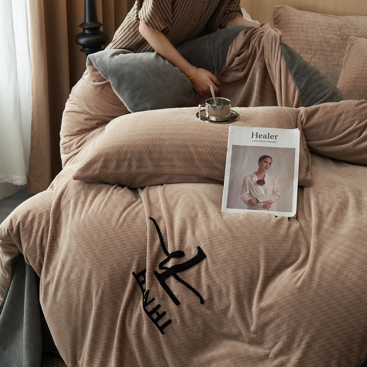 91家纺网 家纺一手货源 找家纺 （总）早晨家纺 2025新款流星款阳离子提花兔毛牛奶绒四件套