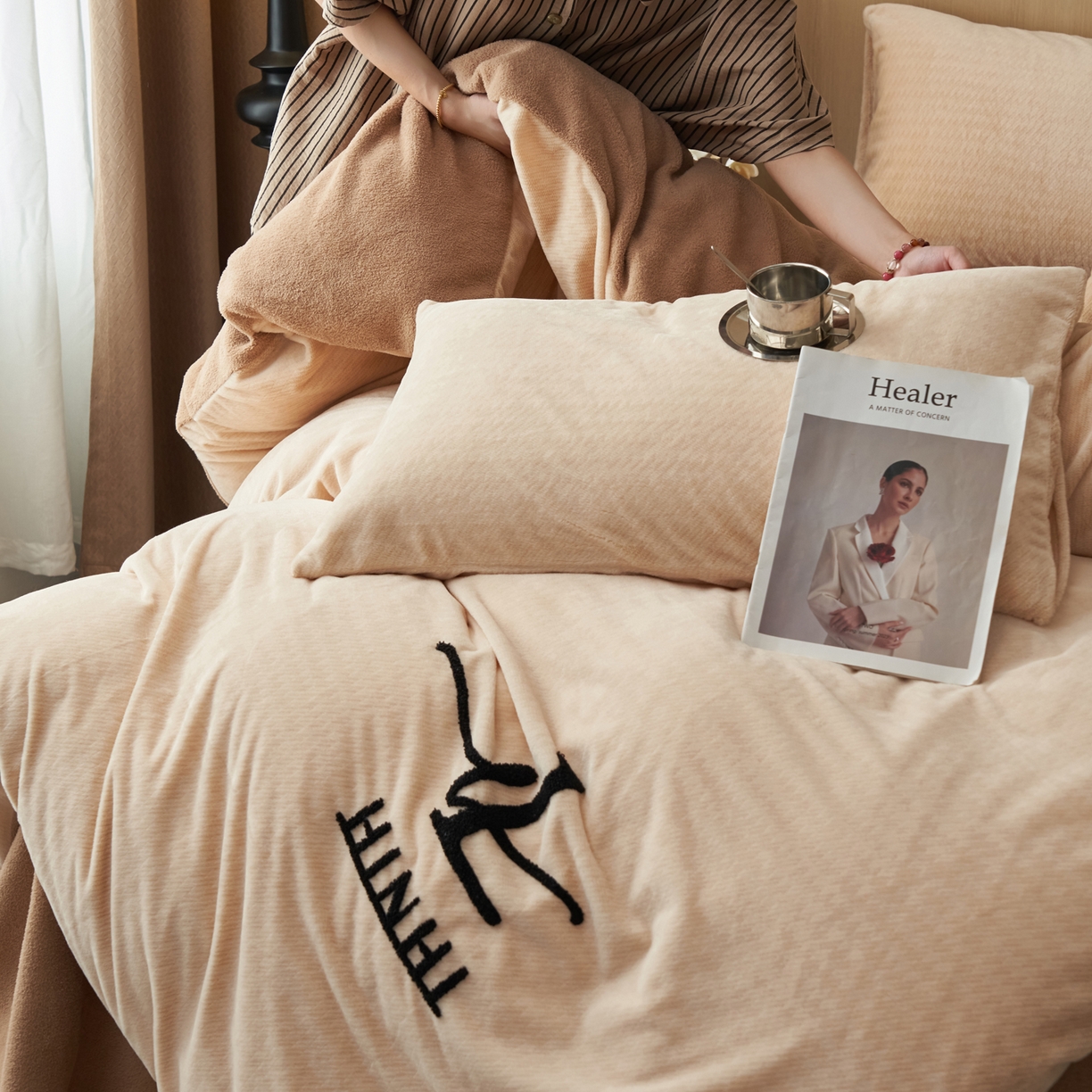 91家纺网 家纺一手货源 找家纺 早晨家纺 2025新款流星款阳离子提花兔毛牛奶绒四件套 流星-米驼