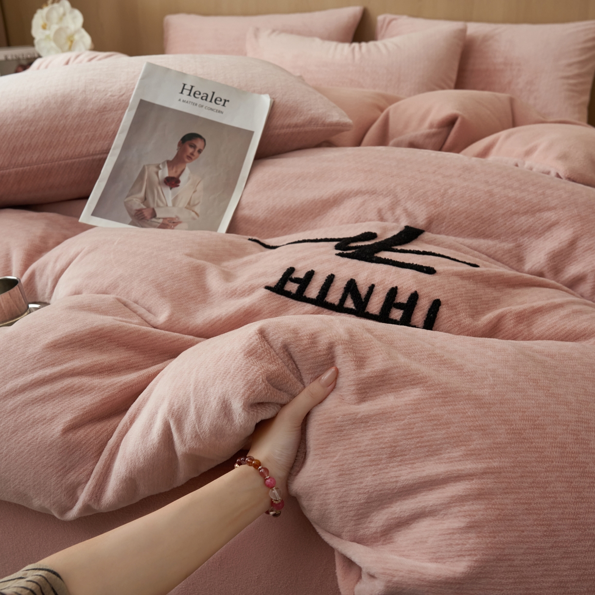 91家纺网 家纺一手货源 找家纺 （总）早晨家纺 2025新款流星款阳离子提花兔毛牛奶绒四件套