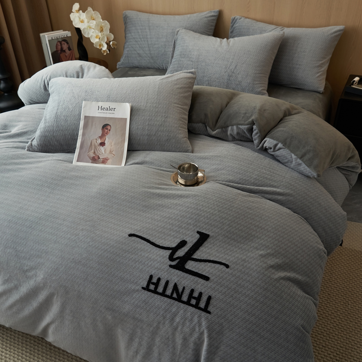 91家纺网 家纺一手货源 找家纺 早晨家纺 2025新款流星款阳离子提花兔毛牛奶绒四件套 流星-银灰