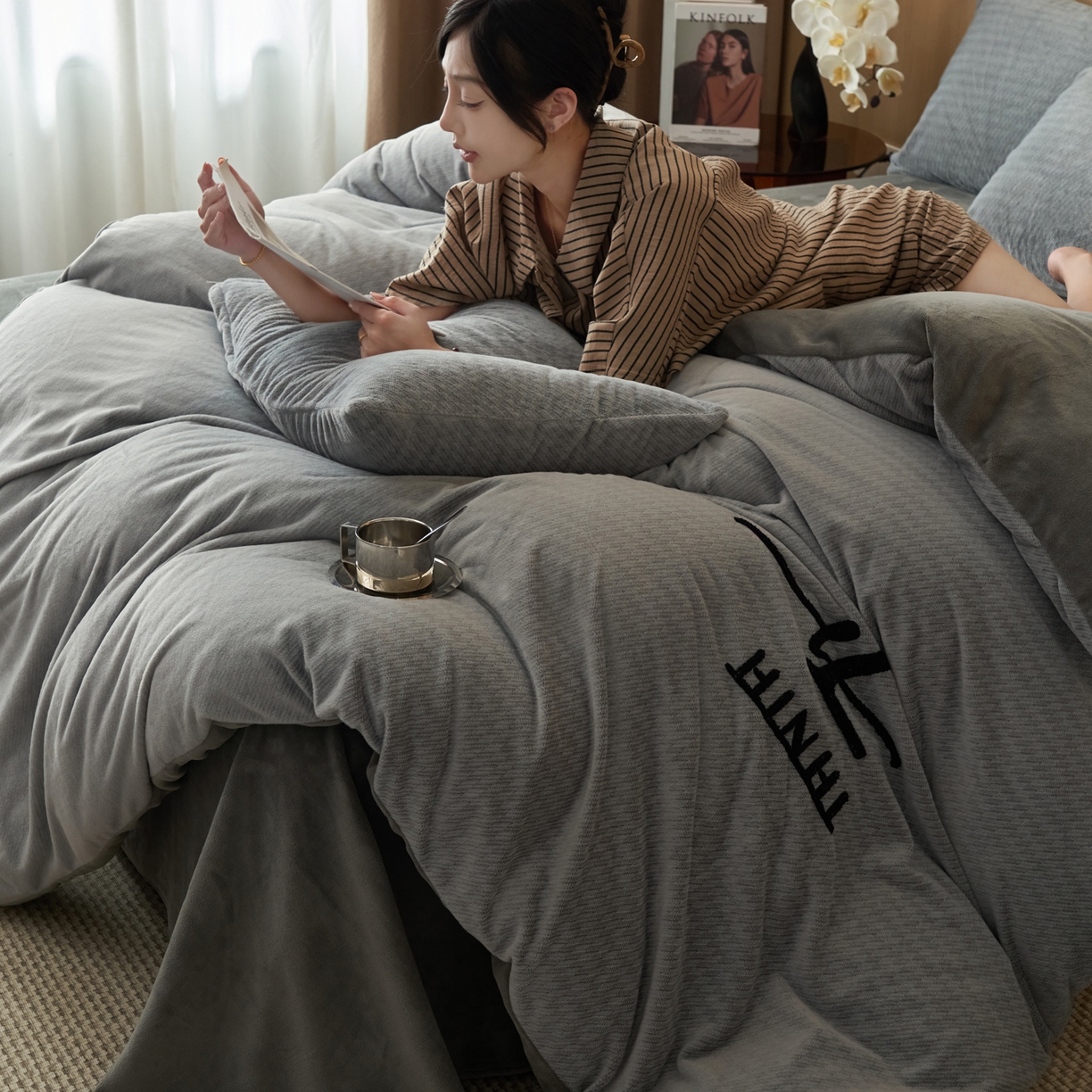 91家纺网 家纺一手货源 找家纺 早晨家纺 2025新款流星款阳离子提花兔毛牛奶绒四件套 流星-银灰