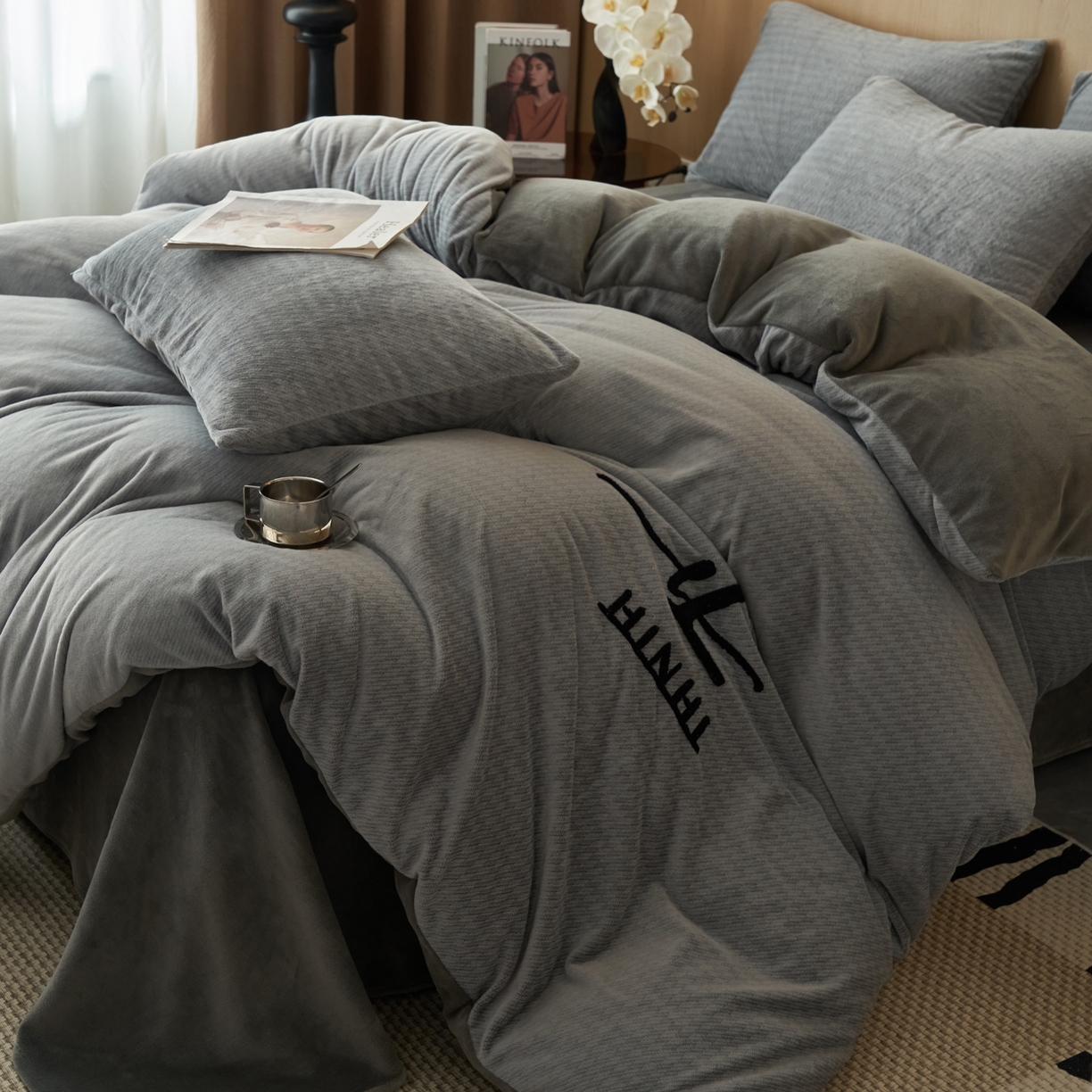 91家纺网 家纺一手货源 找家纺 早晨家纺 2025新款流星款阳离子提花兔毛牛奶绒四件套 流星-银灰