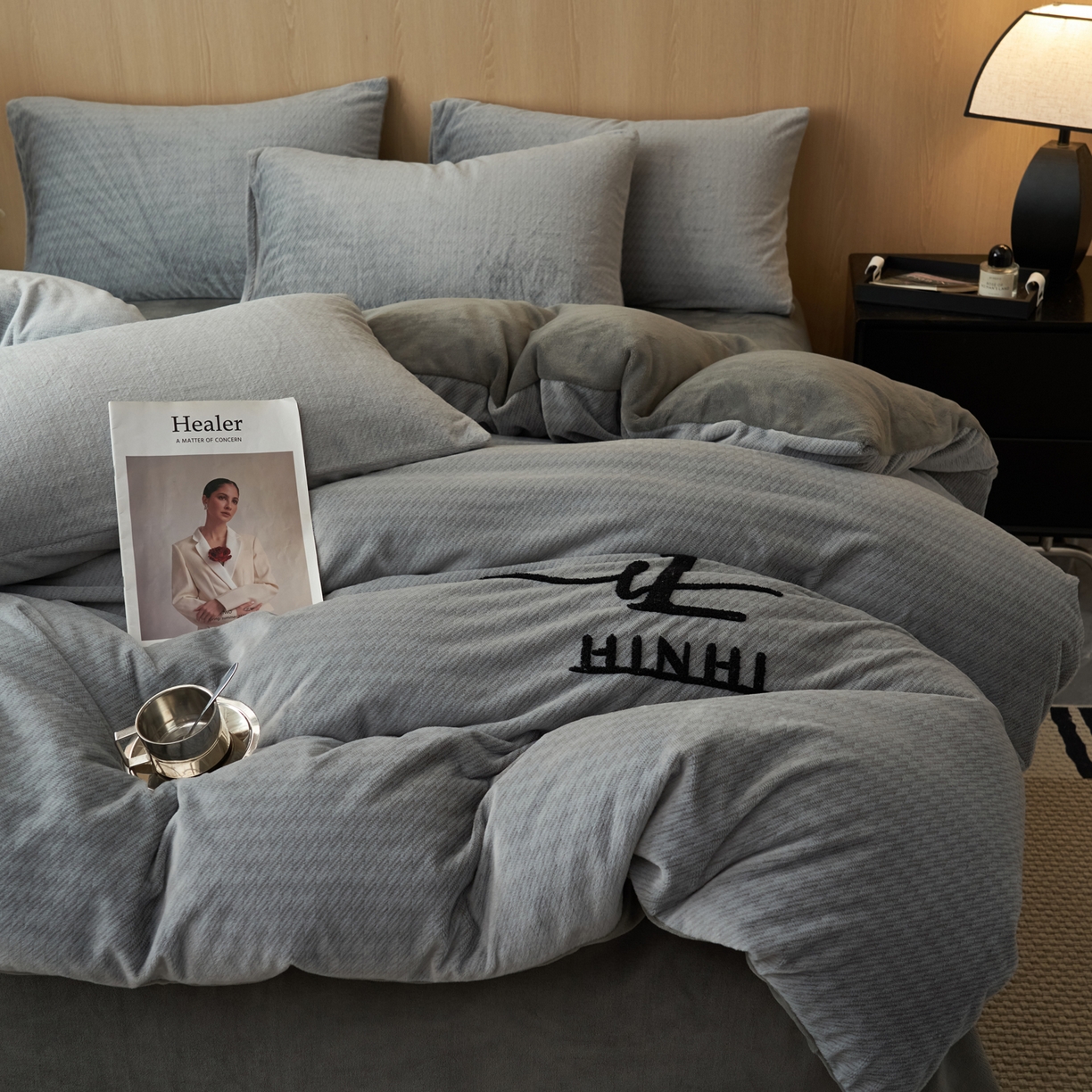 91家纺网 家纺一手货源 找家纺 早晨家纺 2025新款流星款阳离子提花兔毛牛奶绒四件套 流星-银灰