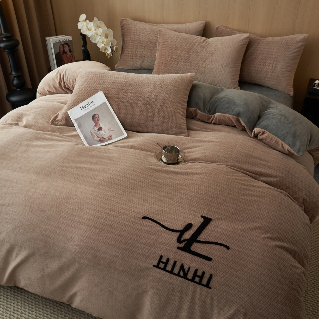 91家纺网 家纺一手货源 找家纺 早晨家纺 2025新款流星款阳离子提花兔毛牛奶绒四件套 流星-奶茶咖