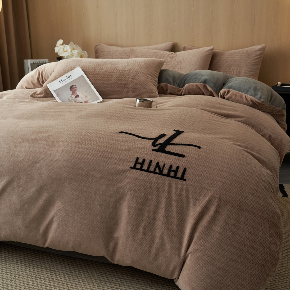 91家纺网 家纺一手货源 找家纺 早晨家纺 2025新款流星款阳离子提花兔毛牛奶绒四件套 流星-奶茶咖