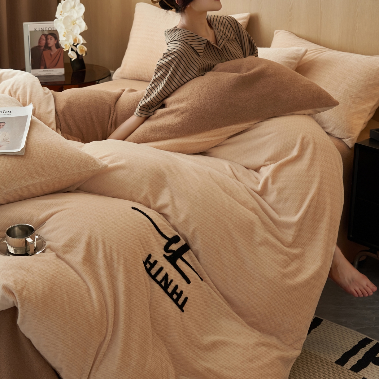 91家纺网 家纺一手货源 找家纺 早晨家纺 2025新款流星款阳离子提花兔毛牛奶绒四件套 流星-米驼