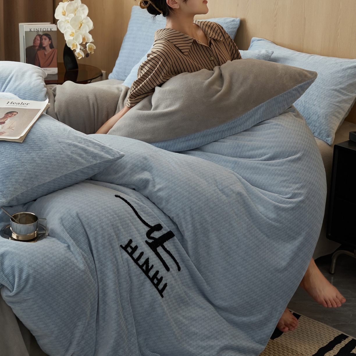 91家纺网 家纺一手货源 找家纺 早晨家纺 2025新款流星款阳离子提花兔毛牛奶绒四件套 流星-雾蓝