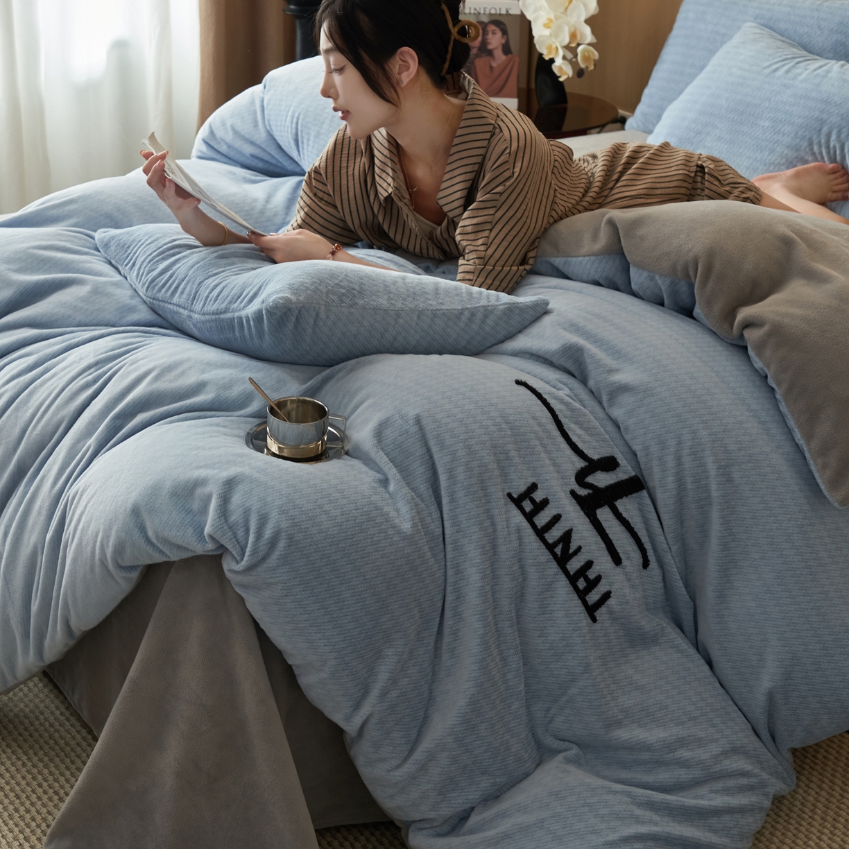 91家纺网 家纺一手货源 找家纺 早晨家纺 2025新款流星款阳离子提花兔毛牛奶绒四件套 流星-雾蓝